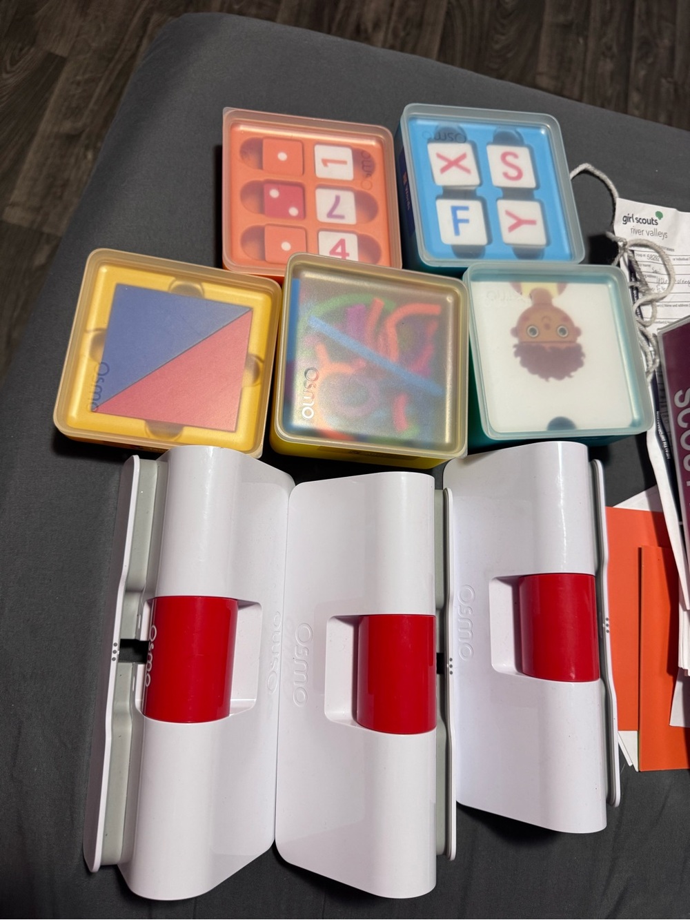 Osmo Genius Kit Game Pieces with White and Red Bases